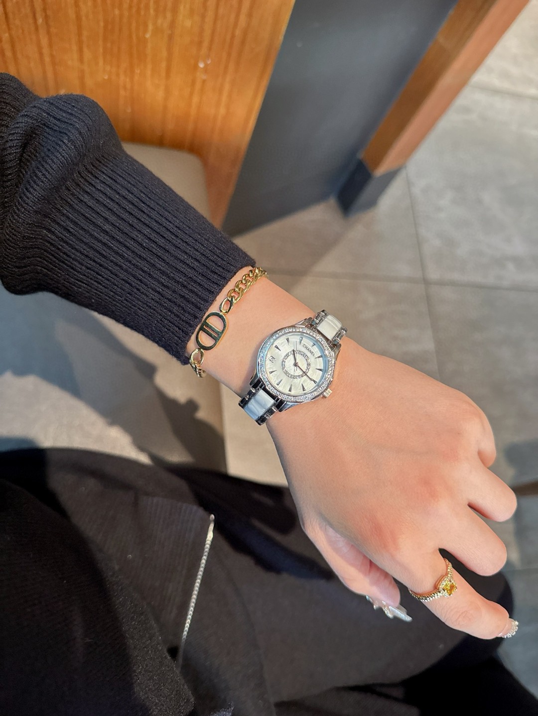 1740626985442-1.jpg
