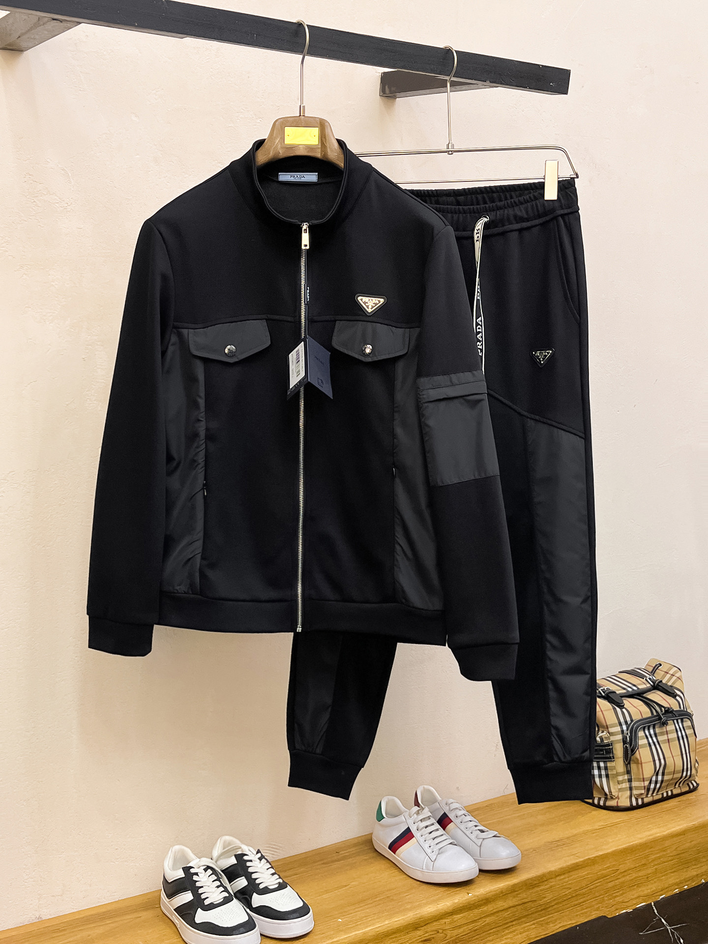 1776072688426